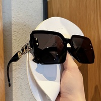 UV400 protective sunglasses can protect against ultraviolet rays and easily control various wearing styles. Cross-border explosions are discounted in 