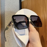 UV400 protective sunglasses can protect against ultraviolet rays and easily control various wearing styles. Cross-border explosions are discounted in 