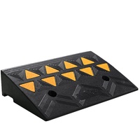 VEVOR Rubber Curb Ramp 10.8 cm Rise Height Sidewalk Curb Ramp, 30 cm Width 50 cm Length Driveway Ramp for Curb, 15T Heavy Duty Rubber Ramp for Forklif